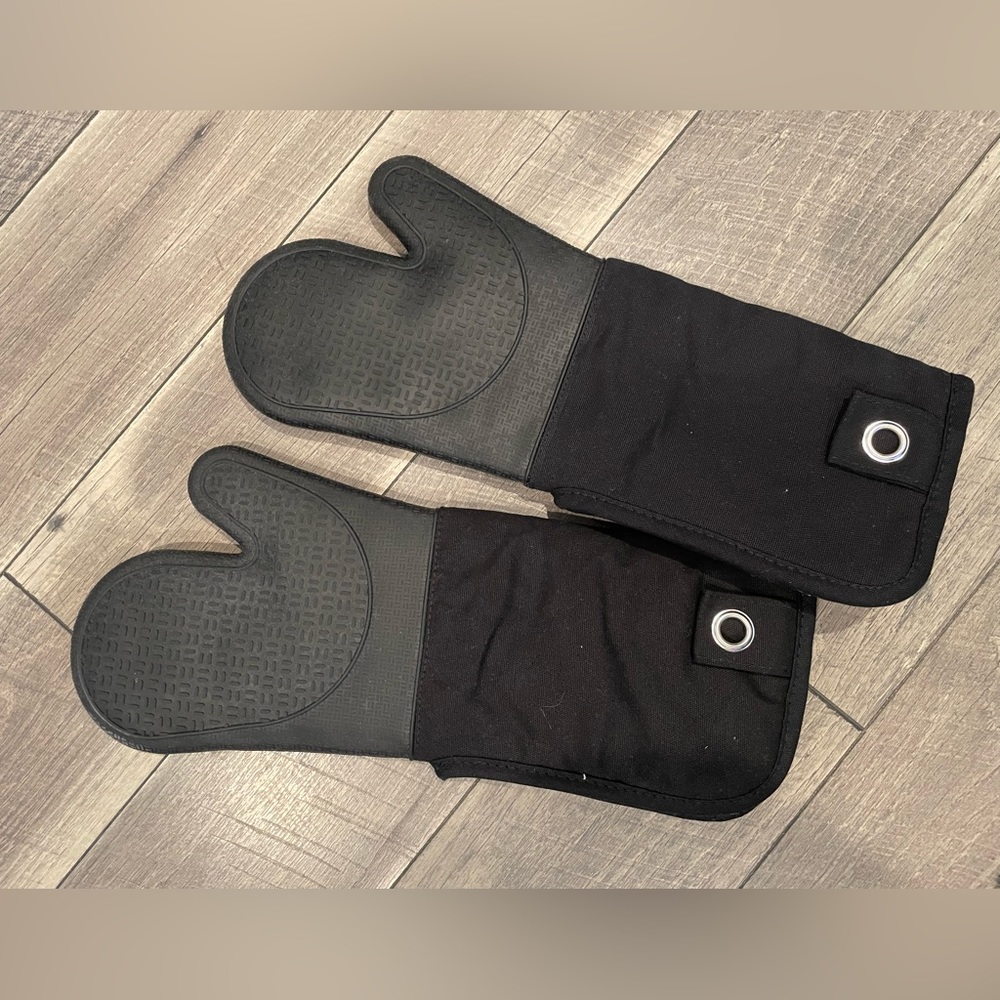 Gourmet Classics Oven Mitts (2)